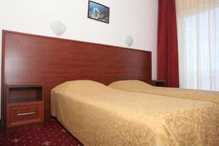 Отель Ribarska Sreshta Family Hotel Царево Двухместный номер с 1 кроватью или 2 отдельными кроватями и видом на море-5