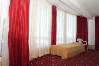 Отель Ribarska Sreshta Family Hotel Царево Двухместный номер с 1 кроватью или 2 отдельными кроватями и видом на море-8
