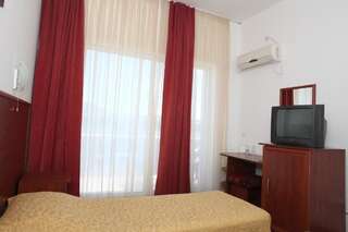 Отель Ribarska Sreshta Family Hotel Царево Двухместный номер с 1 кроватью или 2 отдельными кроватями и видом на море-9